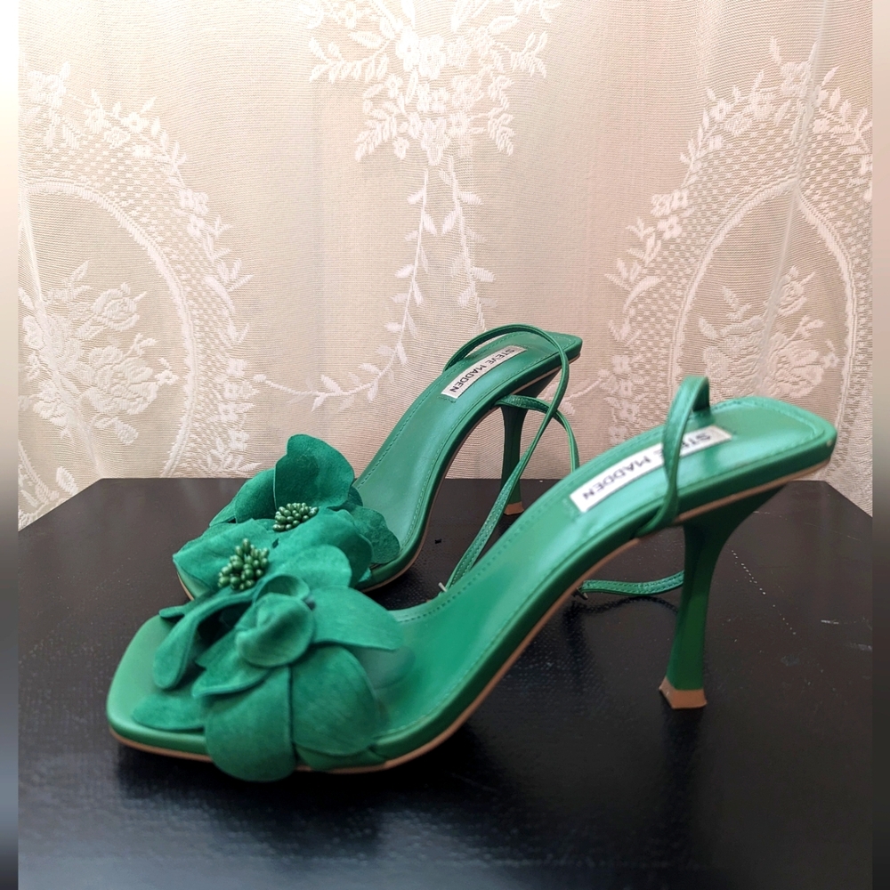 Steve Madden AMANI GREEN heels in size 8.5